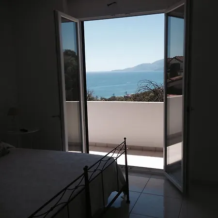 Guest house La Bouganville 3*